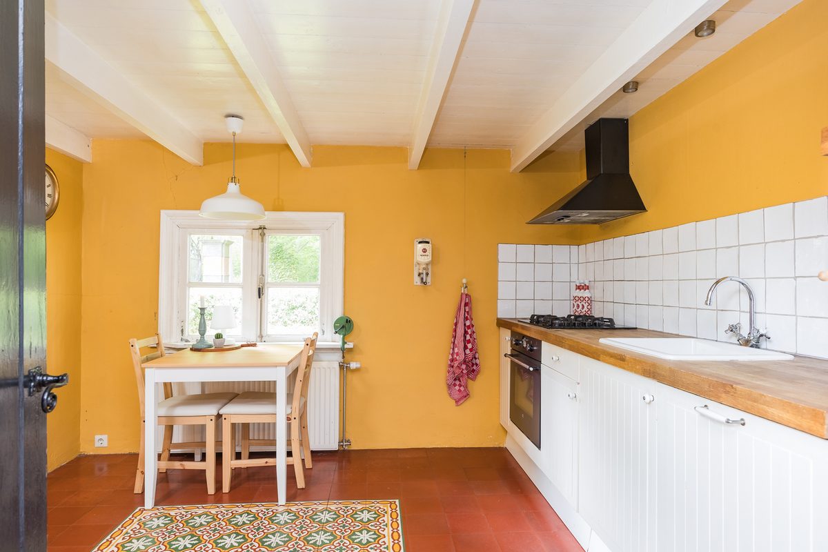 De keuken van de woonboerderij